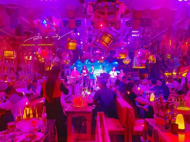丽江“艳遇之都”的标签引争议？网友：难怪女游客都喜欢独自来玩