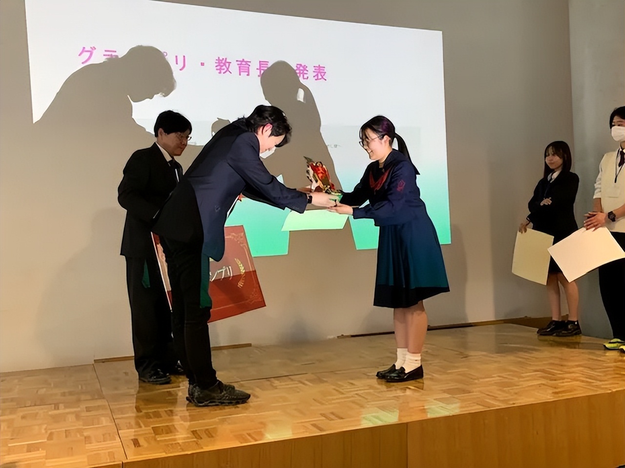 请输入图片描述 请输入图片描述