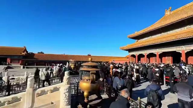 冬至奇观:故宫金匾为何自己发光?