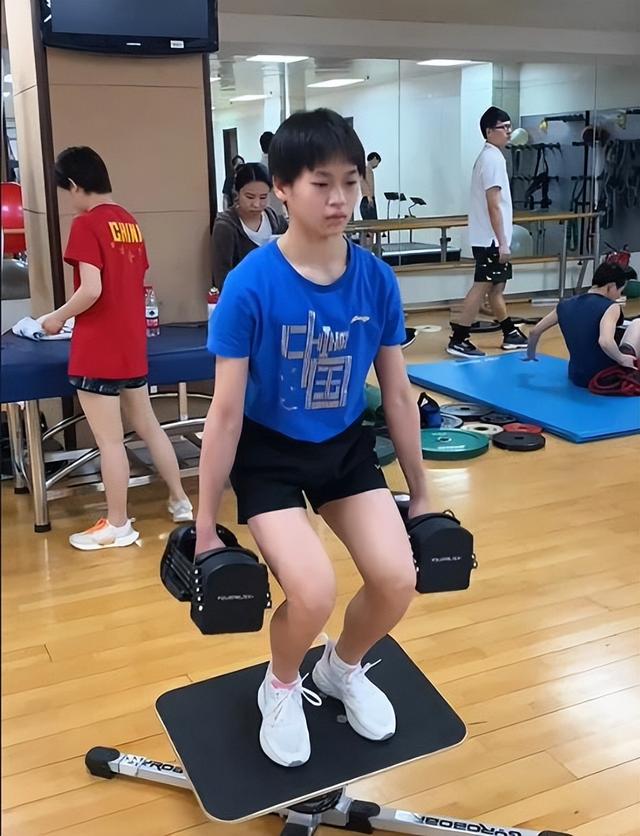 原以为全红婵这次退赛，是因身材走样告别跳台，结果闷声干大事