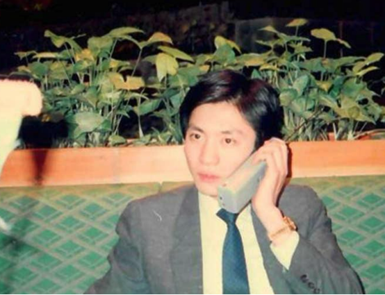 中国第一位办手机号码的人，所有号码随便挑，最终他选了什么号？