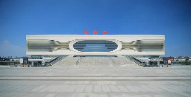 候车新玩法！机器人“墨茵”上岗，这里还有专属福利