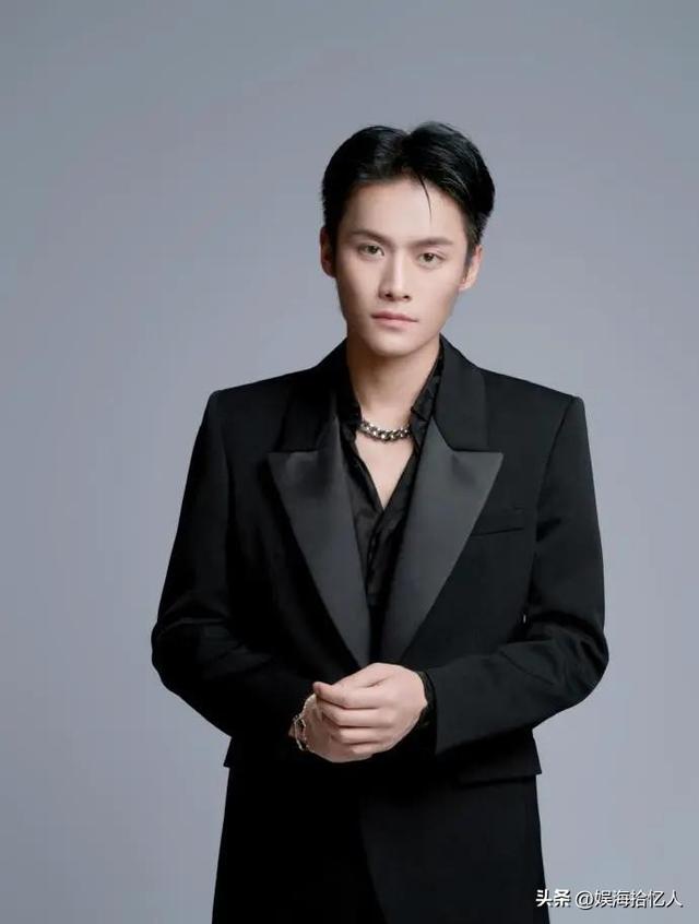 被封一年后，小杨哥老婆“露头”探风口，医美痕迹和目的都很明显