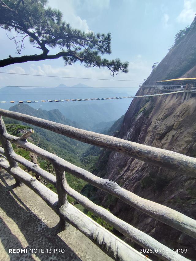 看明堂山⛰️万米高空玻璃栈道！悬崖天路！人间仙境！
