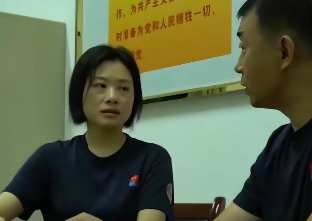 阅兵女机长身份曝光！私生活被扒牺牲太大，老公身份也不简单