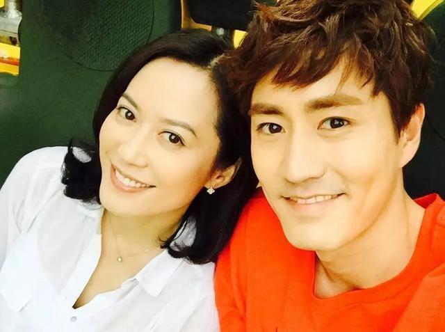 至今未婚未育，身边却有男人陪了近 20 年！54 岁的她才是人间清醒