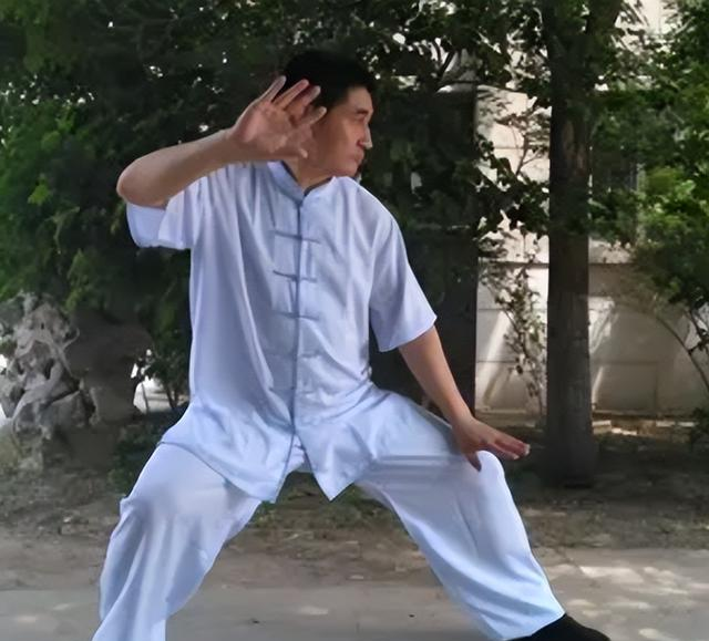 太极拳大师都严守的秘密：立身中正，远离歪斜姿势的修炼真谛