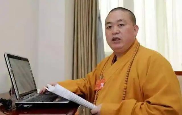 挖出来了！释永信大哥被曝盖会所、打村民,现亲弟被抓后美美隐身