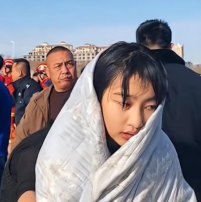 远离造神陷阱，官媒揭开冰窟救人后李佳婷现状	，令人担心的事发生