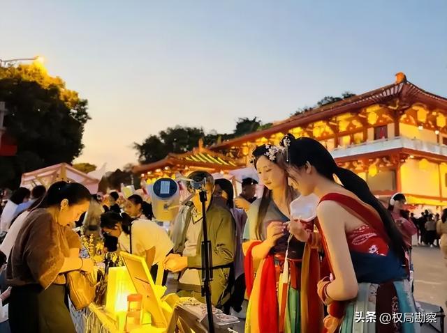 中国旅游版图重新洗牌！12省份收入破万亿，四川凭什么稳居榜首？