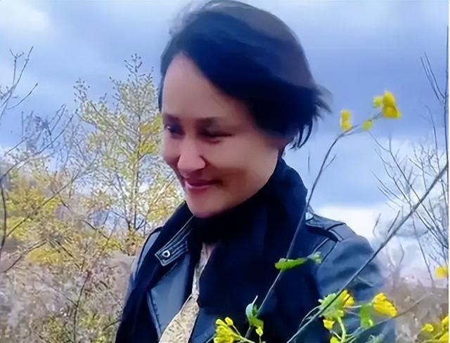 郭晶晶没想到，移居美国惨遭丈夫抛弃的高敏，已走上另一条上坡路