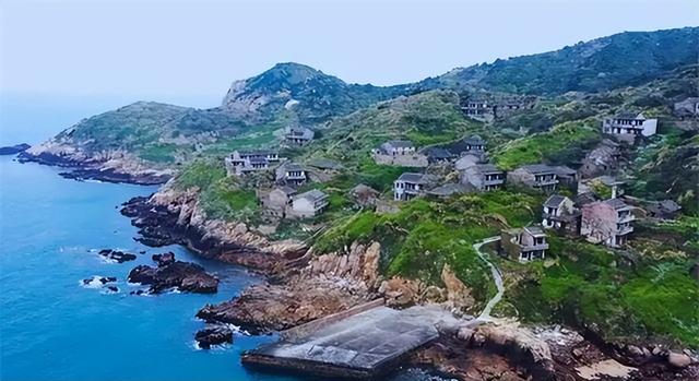 中方耗巨资修建的洋山港，吞吐量超全美总和，这个港口有多重要？