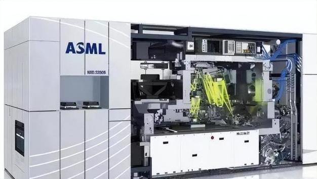 让中国造不出芯片？荷兰突然下狠手，外媒：这是要逼死ASML