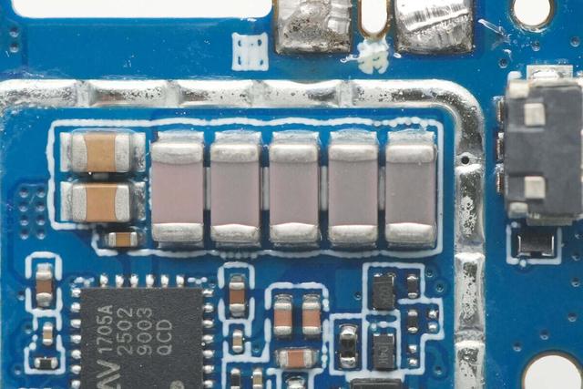 薄至8.7mm，轻松放进口袋，小米22.5W 5000mAh磁吸超薄充电宝拆解