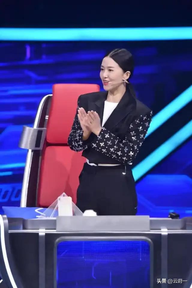 这次被央视“点名”的谭维维，暴露真实处境，原来刘欢当初没说谎