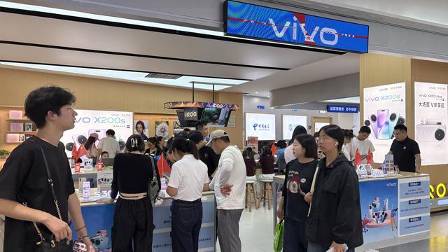 国庆节第一天，这个店的客流爆了！