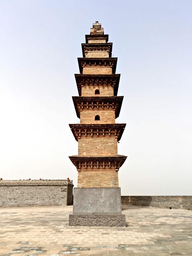 坡上孤塔——万荣八龙寺塔
