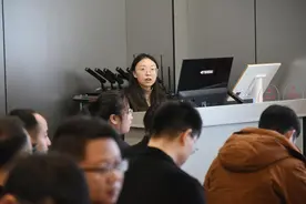 宝剑锋从磨砺出 梅花香自苦寒来中牟县委办公室举行“我来当专家”业务型机关创建活动图片