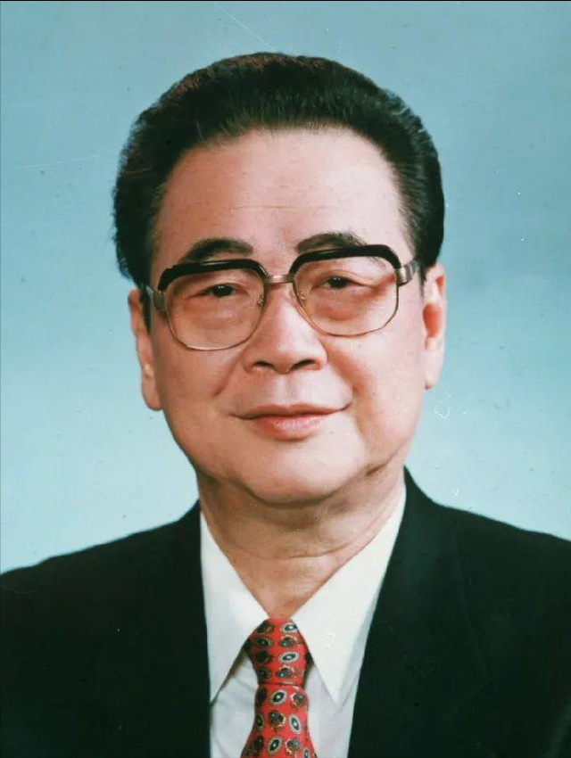 原国务院总理李鹏坦言：外界传闻我是周恩来养子的说法，并不确切