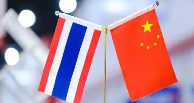 洪森赌赢了，佩通坦被赶下台，不到24小时中方出手，送泰国一句话
