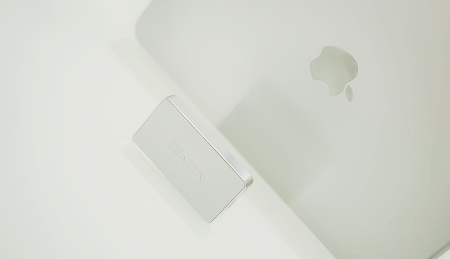 腾隐P2000 PSSD：教你用苹果1/10的价格，扩充IPAD 1TB存储空间