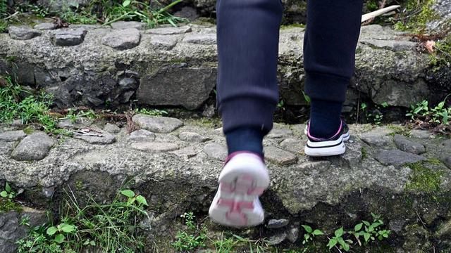 20岁女孩徒步后昏迷进ICU，记者调查徒步招募平台：“新手友好”是真的吗