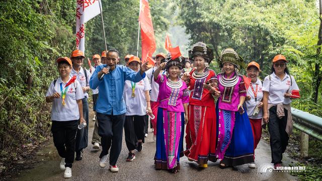 踏进避暑胜地 畅游山水龙滩——镇宁县龙滩村民族文化旅游活动纪实
