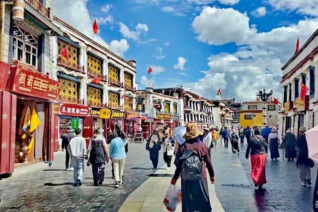 车轮，终于碾上了这条蜿蜒盘旋的天路——318国道