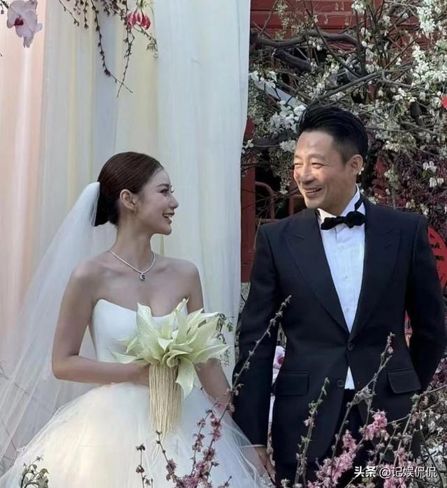 汪小菲一家台北过圣诞，桌上摆茅台吃帝王蟹 小玥儿出镜有了新变化