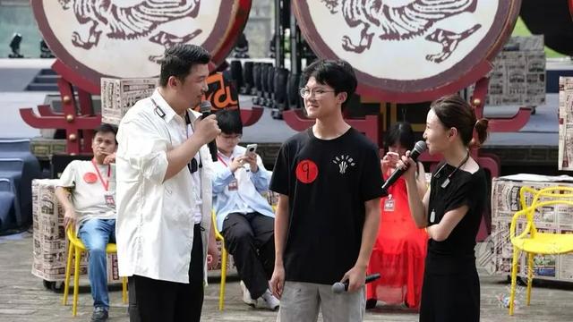 赤壁：游客嗨唱PK嗨翻天 景区景点秒变演唱会