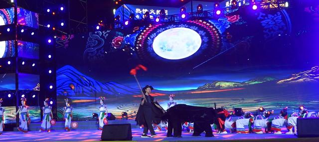 盘州：燃情夏日！万人共度篝火狂欢夜