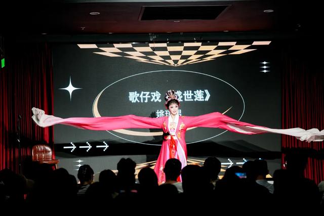 文旅人变段子手！“清新福建”文旅脱口秀厦门站“笑翻全场”→