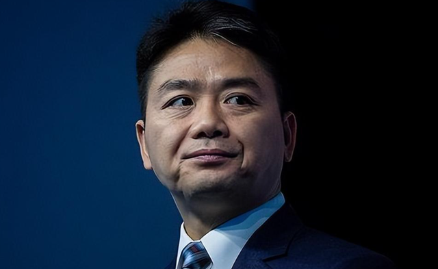 雷军担心的事发生了，王腾垮台留下4大难题，刘强东的话有人信了