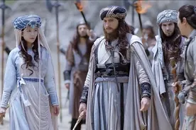 张无忌、谢逊、黛绮丝三人为什么都打不过波斯三使？剧情需要而已图片