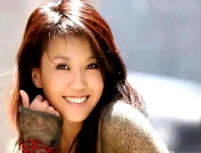 被王菲粉丝逼着改名	，被芙蓉粉丝网暴，她的一生都是“意难平”