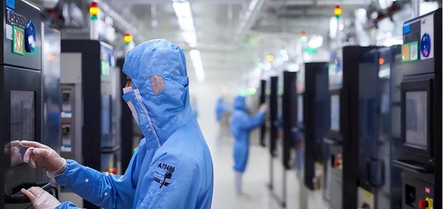 被打疼了？荷兰约见中方高层，但偏偏不道歉，中方掀开第二张底牌