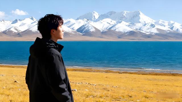 金风裁云绘穹庐，秋色蘸露染圣城 —— 雪域高原上的鎏金诗卷