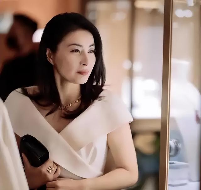 央视对郭晶晶的称呼变了，三字之差释放强烈信号	，霍震霆全说对了