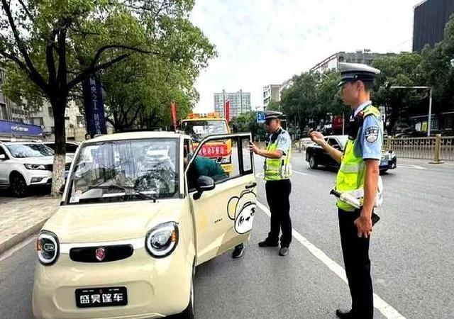 “老头乐”被禁后，多地出现新型接娃方式！合规上路，不查不扣