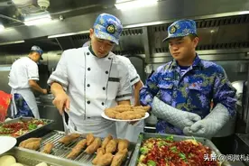 在中国航母当兵多爽？有3600多房间，一天7顿饭，八大菜系随便吃图片