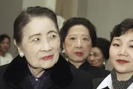 宋美龄晚年真实影像：曾回到台湾，看到蒋介石遗物后却瞬间破防图片