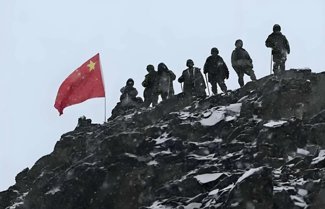 中印边境无人哨兵上岗，印度人笑它是稻草人，军方却笑不出来