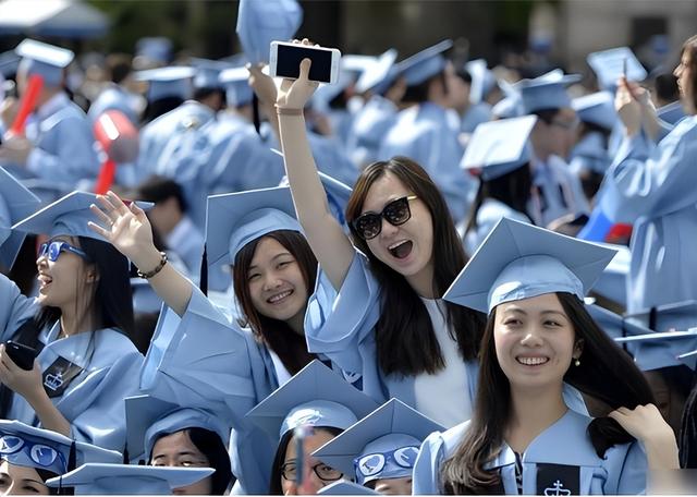 张召忠：美国就算一动不动，中国20年也追不上	，中美差距那么大？