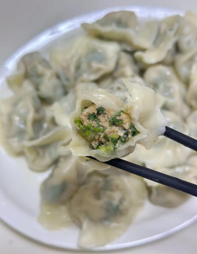 冬至吃饺子，韭菜白菜靠边站，此菜最鲜美，护眼解馋，错过等一年