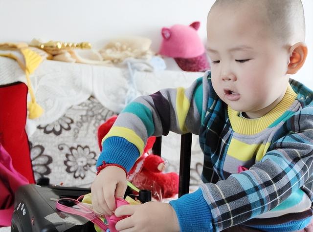 3岁上央视，5岁登春晚，7岁就年薪百万	，没想到现在却成了这样子