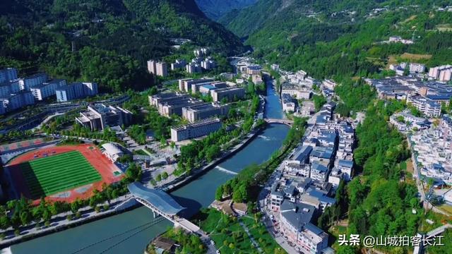 四川汶川心生向往的大镇，场镇规模超部分县城，拥有一所二本大学