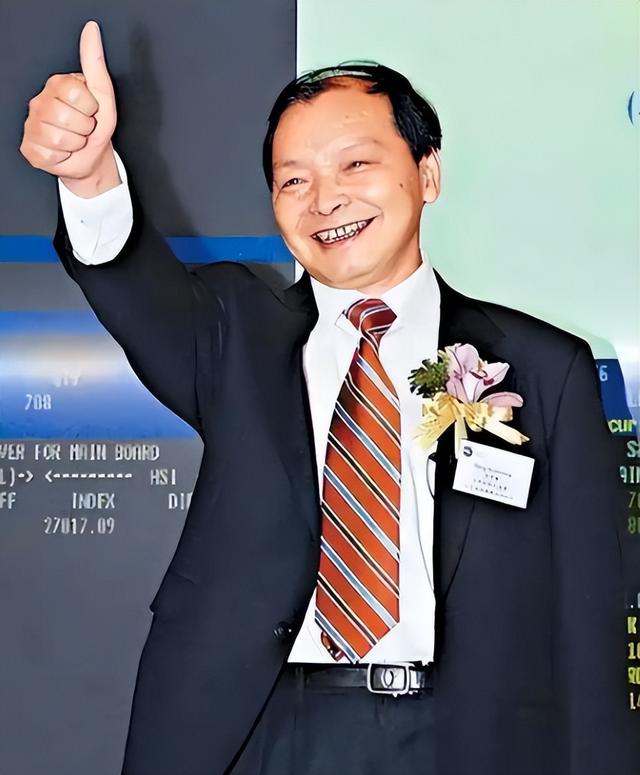 一夜输1亿，一瓶酒50万，2亿豪车买来当玩具，父子败光百亿家产！