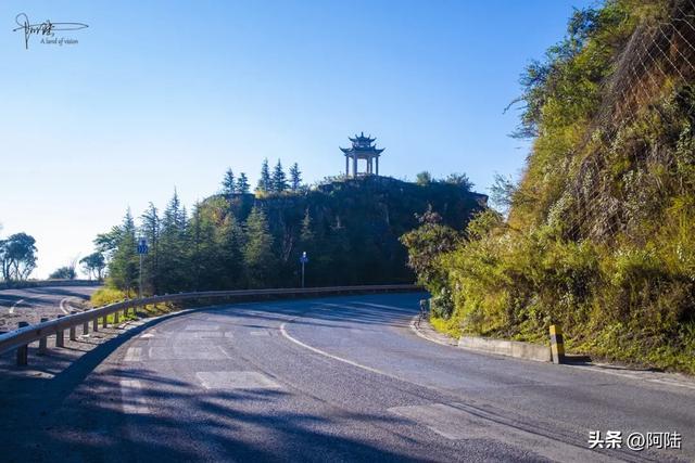 大理郊外的G214国道有个观景台，是只适合骑友去打卡的好去处