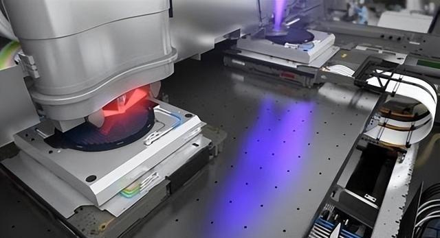 不用光刻机也能生产芯片？纳米压印技术的出现，到底靠不靠谱？