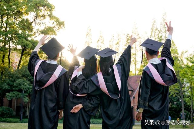 博士几年制，3 年毕业是传奇，4年毕业是幸运，6年呢